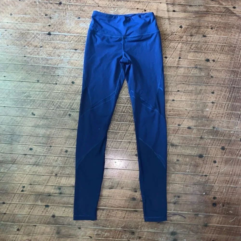 Victoria’s Secret navy blue tight compression fit XS knockout leggings
